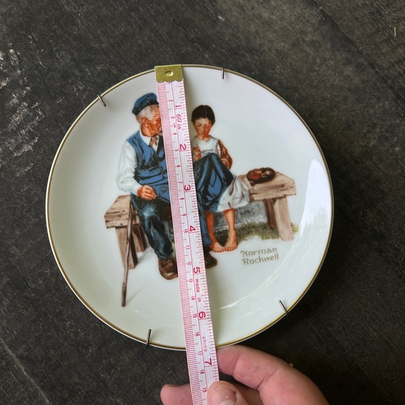 Norman Rockwell Collectible Decorative Plate  with fastening, hanging wall decor - Picture 4 of 6